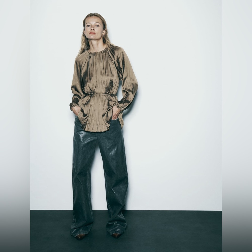 WRINKLE-LOOK BELTED TOP